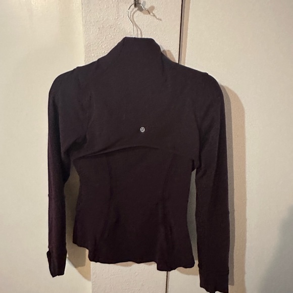 Burgundy color define jacket with cute silver zipper and mesh details - Picture 4 of 5